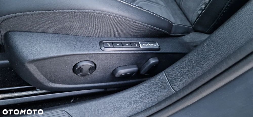 Volkswagen Golf 1.5 eTSI OPF DSG Style - 8