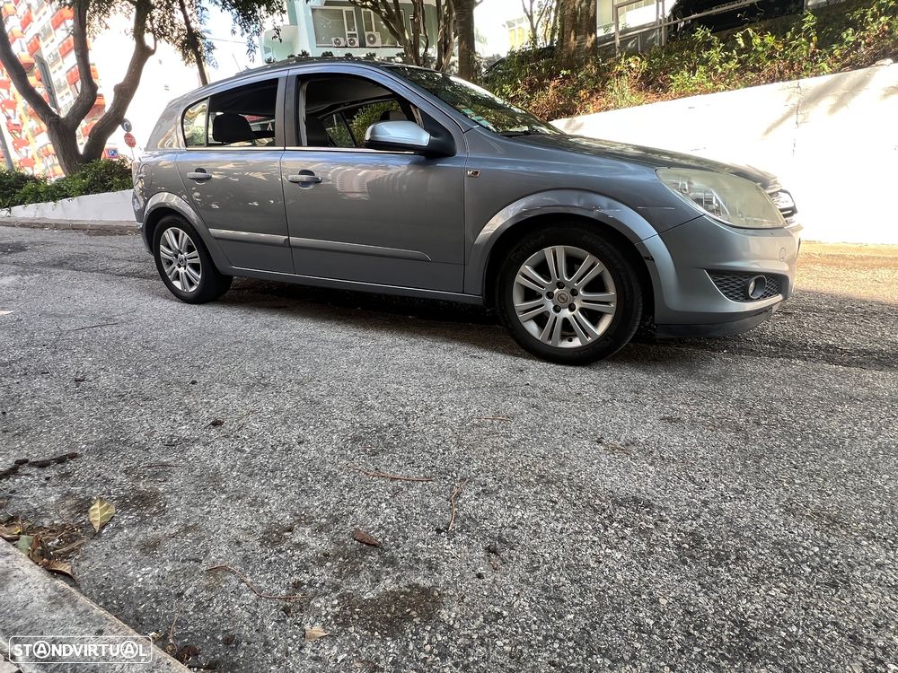Opel Astra 1.3 CDTi Cosmo - 2