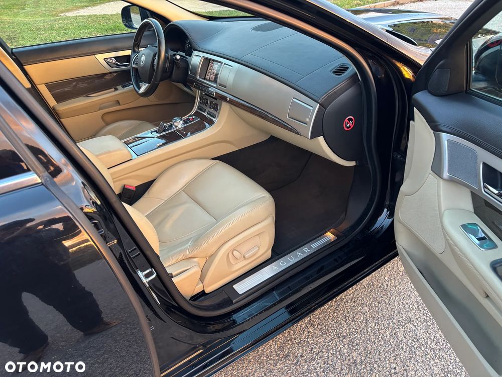 Jaguar XF 2.2 D Premium Luxury - 20