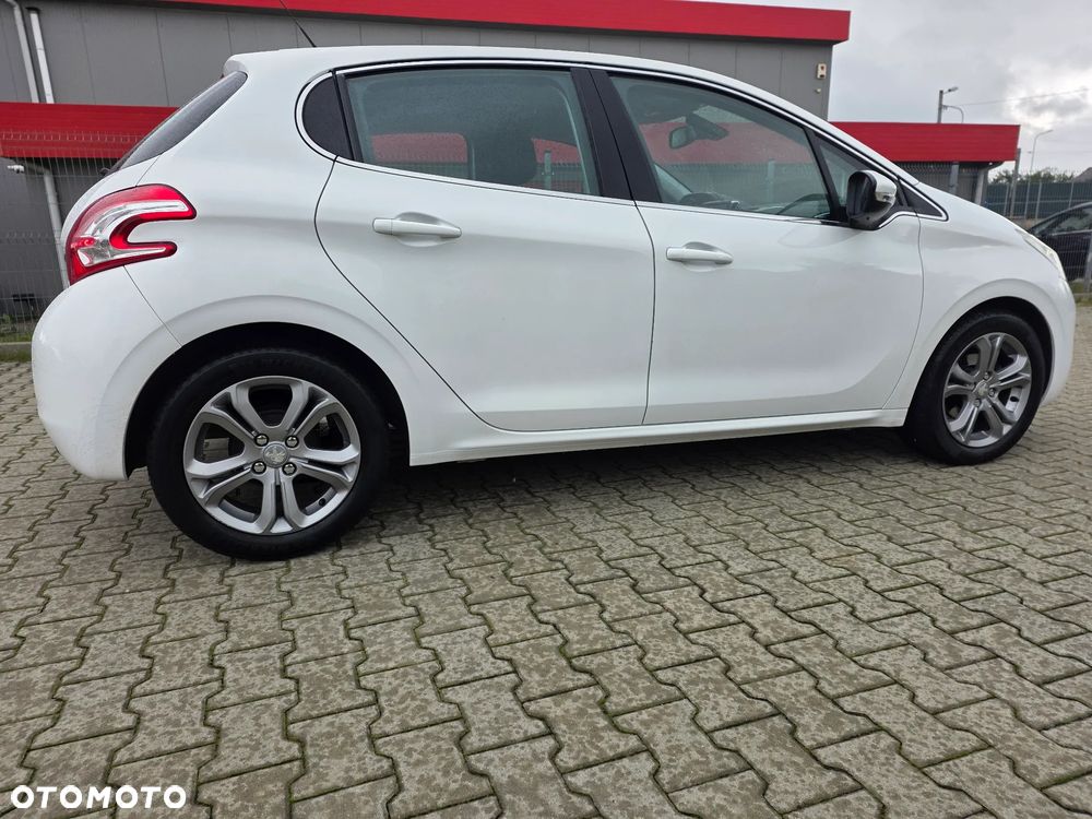 Peugeot 208 1.2 PureTech Allure - 6