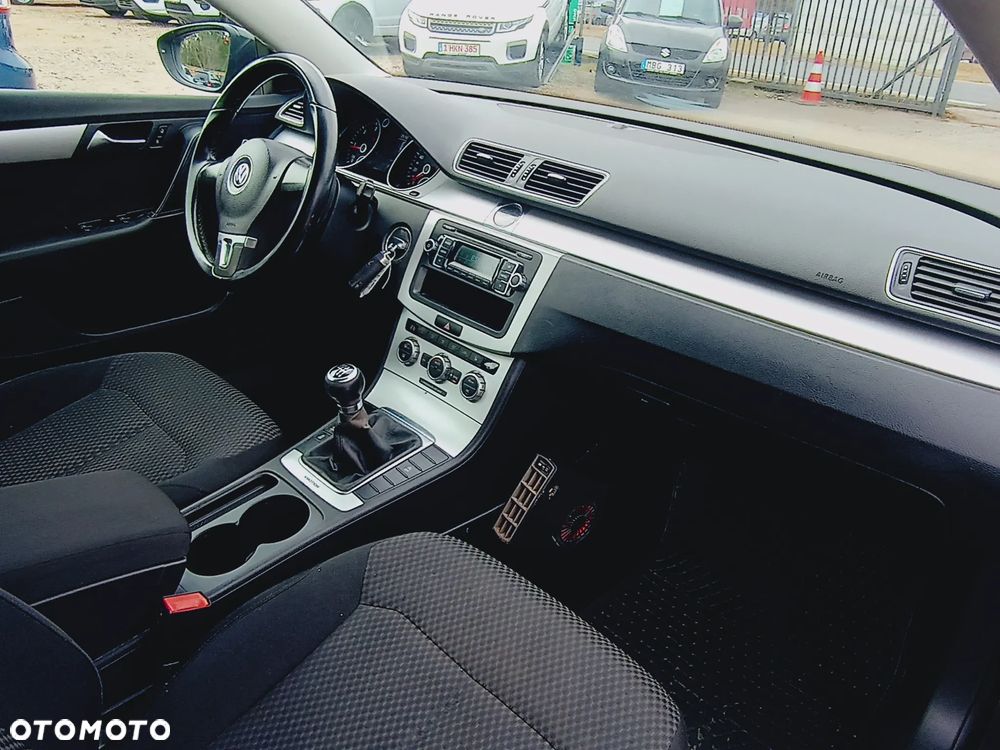 Volkswagen Passat 2.0 TDI 4Motion BlueMotion Technol Trendline - 14