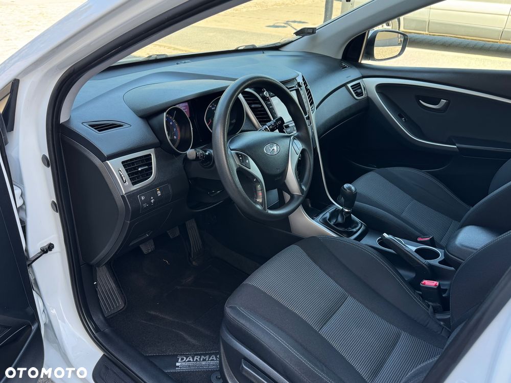 Hyundai i30 ver-blue-kombi-1-4-classic-navigation - 9