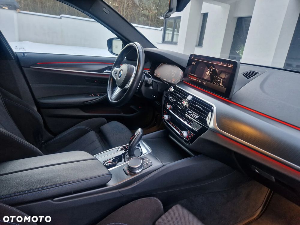 BMW Seria 5 520d xDrive - 13