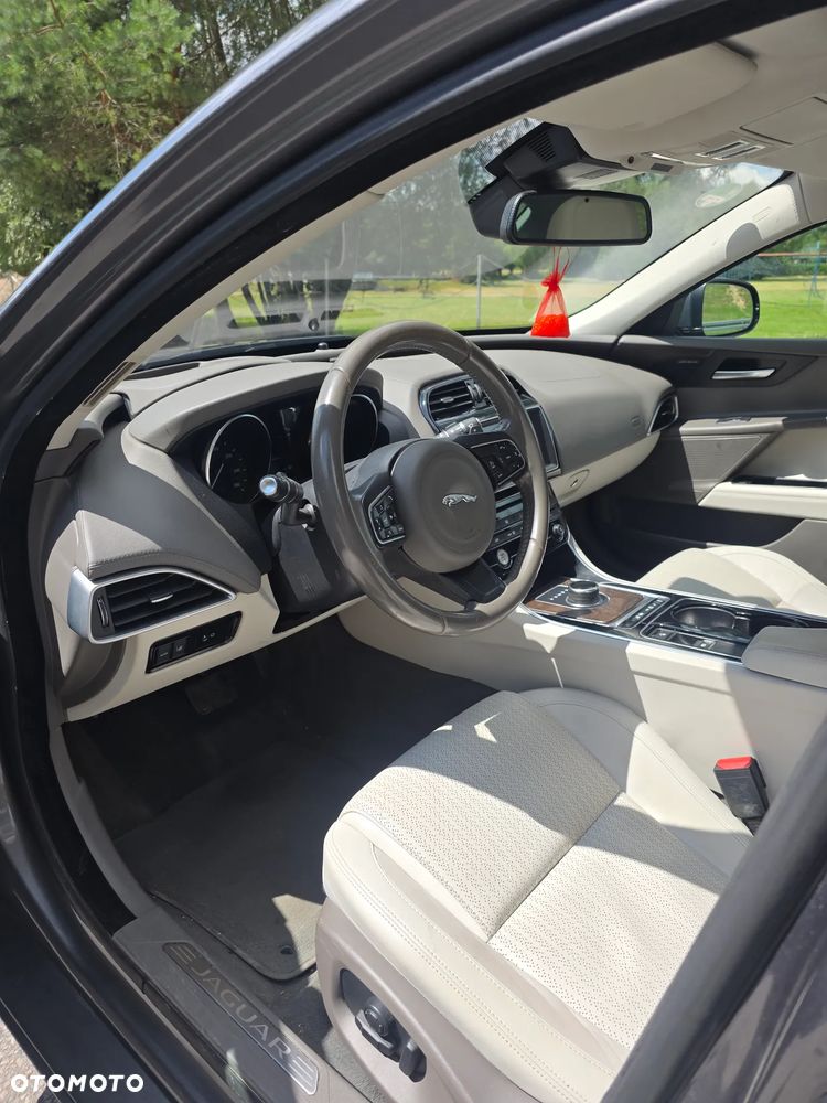 Jaguar XE E-Performance Prestige - 6