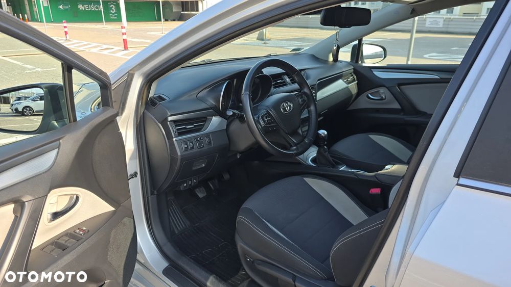 Toyota Avensis 2.0 D-4D Premium - 12