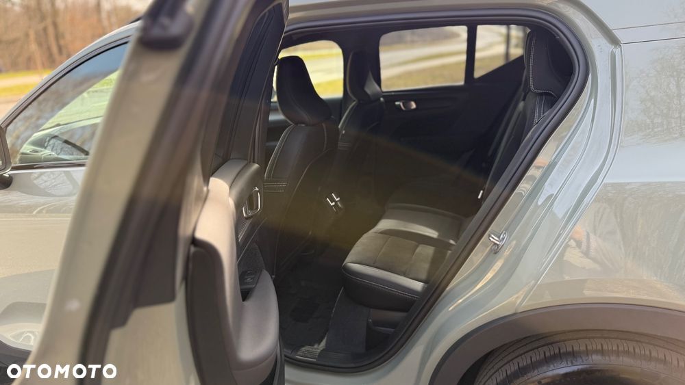 Volvo XC 40 B3 Plus Dark - 16