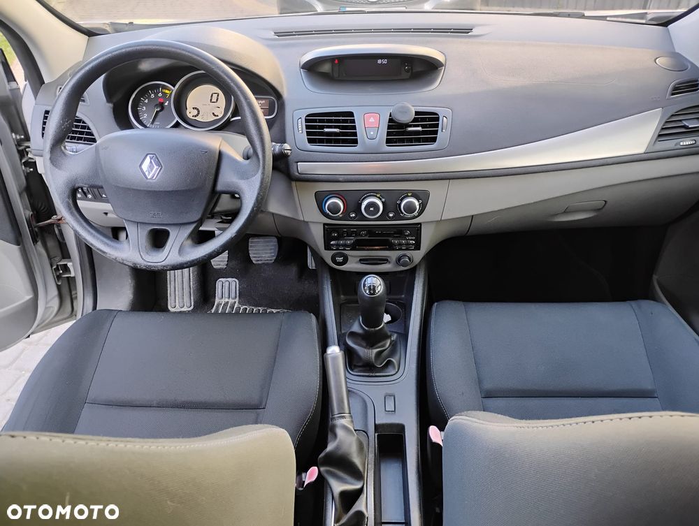 Renault Megane 1.6 16V Expression - 11
