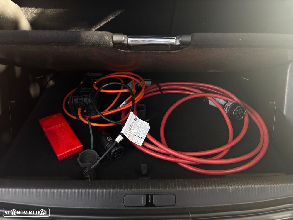 Peugeot e-2008 50 kWh GT - 14