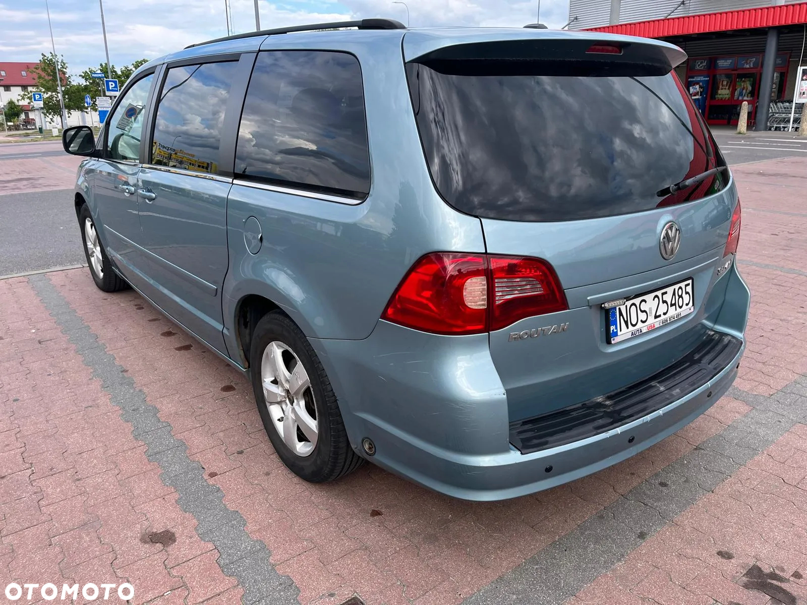 Volkswagen Routan - 4