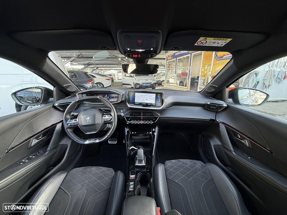 Peugeot e-208 GT - 36