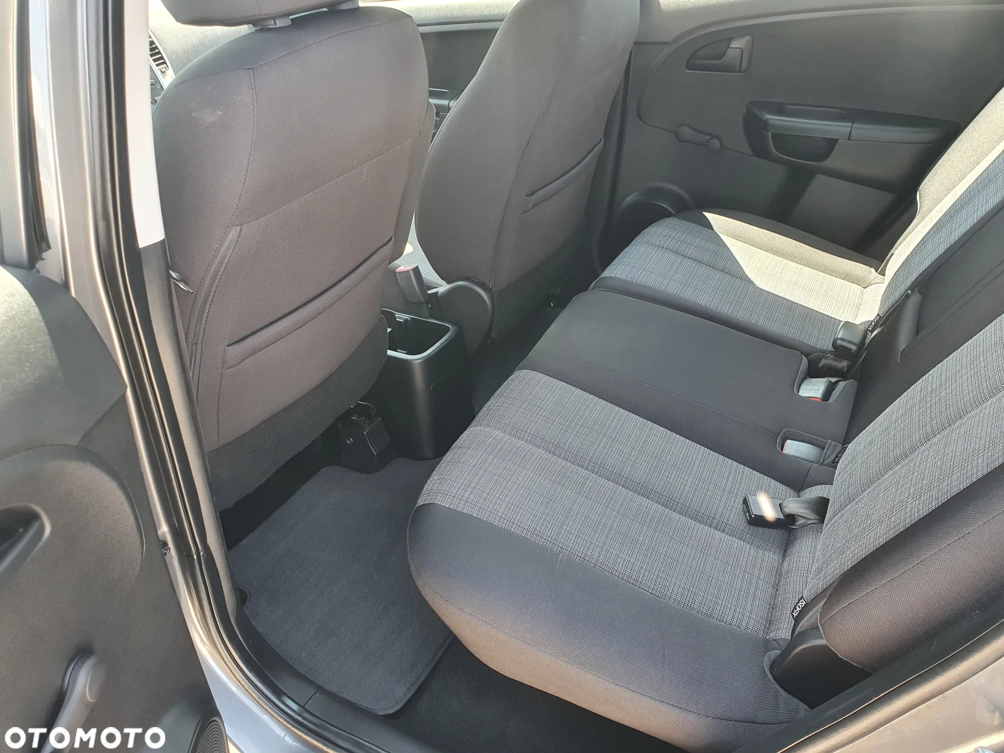 Kia Venga 1.4 CVVT Attract - 10