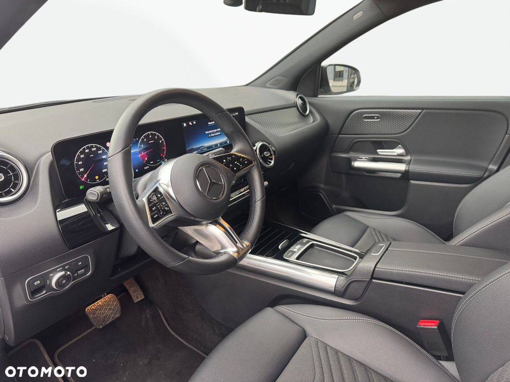 Mercedes-Benz GLA - 11