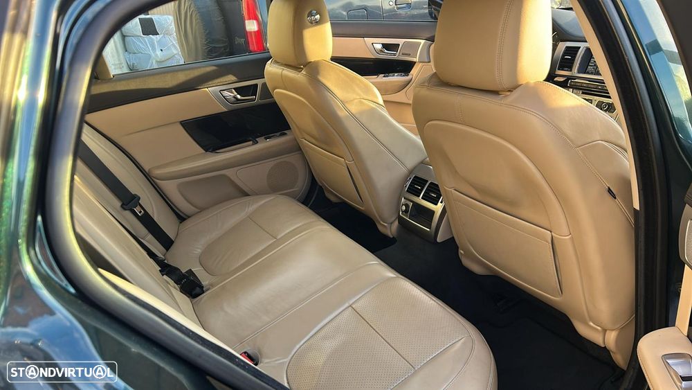 Jaguar XF Sportbrake 3.0 D V6 R-Sport - 5