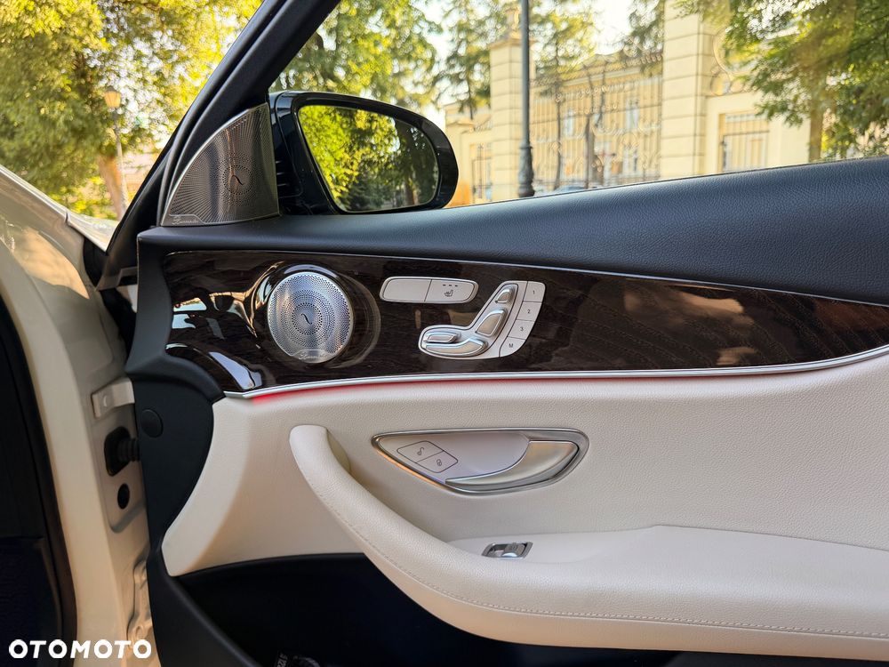 Mercedes-Benz Klasa E 300 9G-TRONIC - 21
