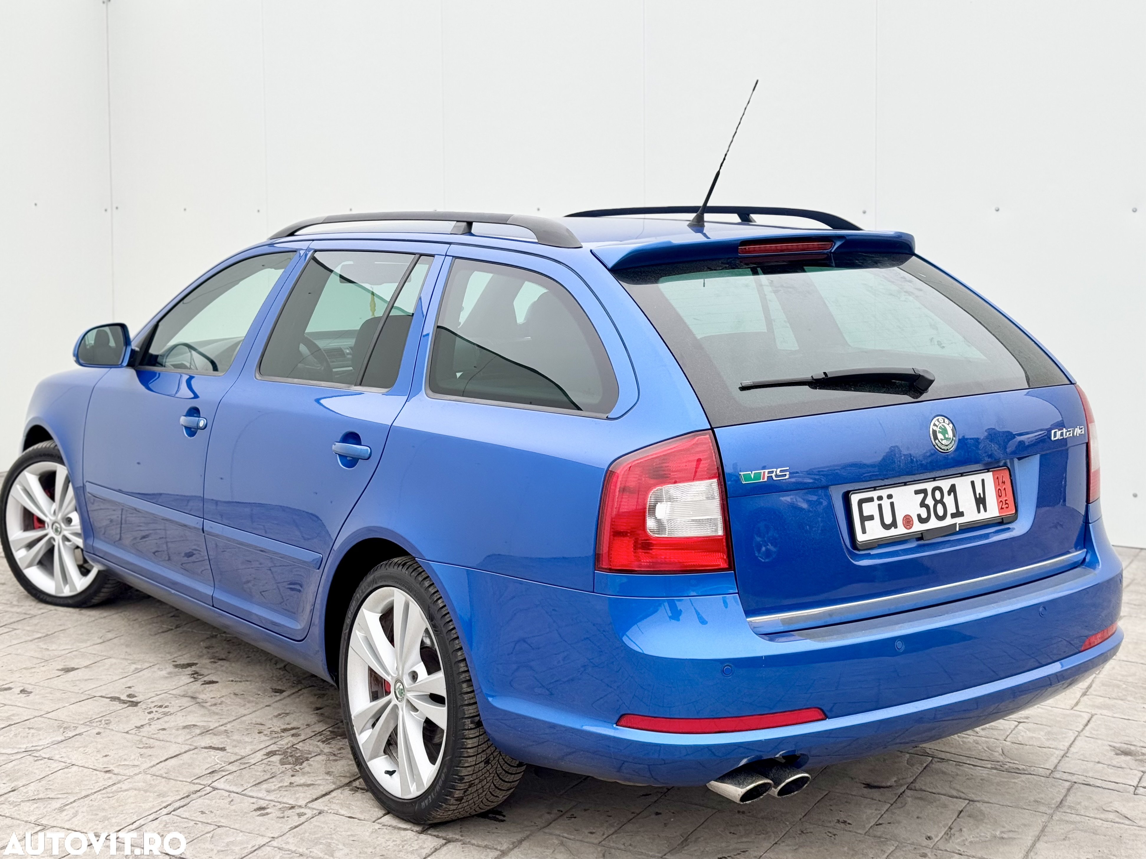 Skoda Octavia Combi 2.0 TDI DPF DSG RS - 3