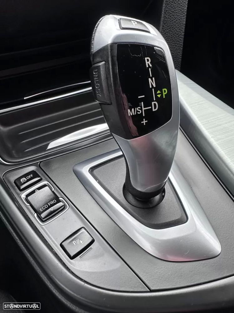 BMW 320 d Auto Line Sport - 43