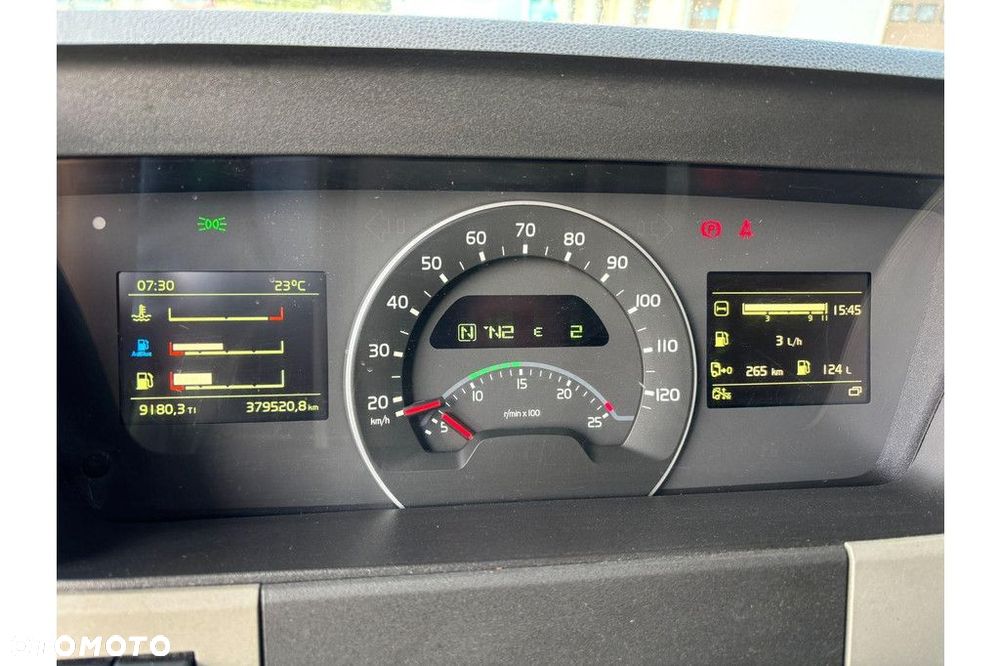 Volvo FM 330 4x2 + CARRIER - 17