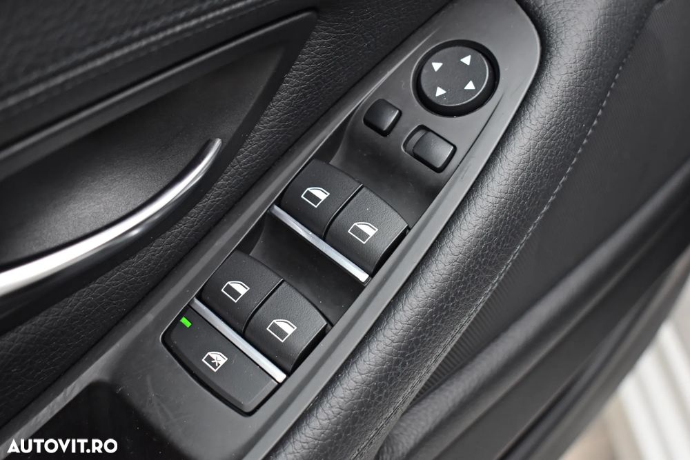 BMW Seria 5 525d Sport-Aut. - 31