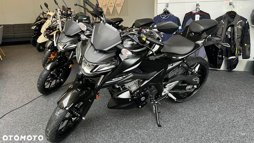 Suzuki GSX - 17