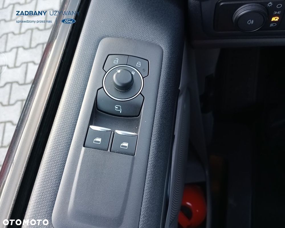 Ford Tourneo Custom - 12