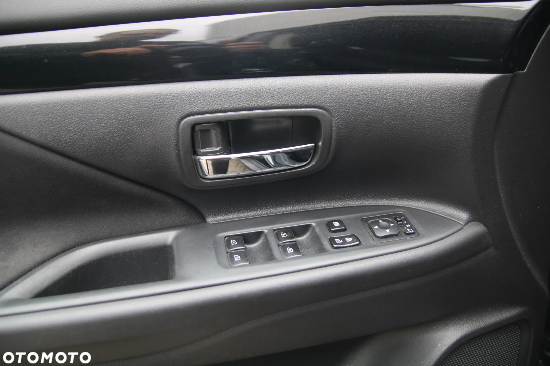Mitsubishi Outlander 2.0 Intense + 4WD CVT - 22
