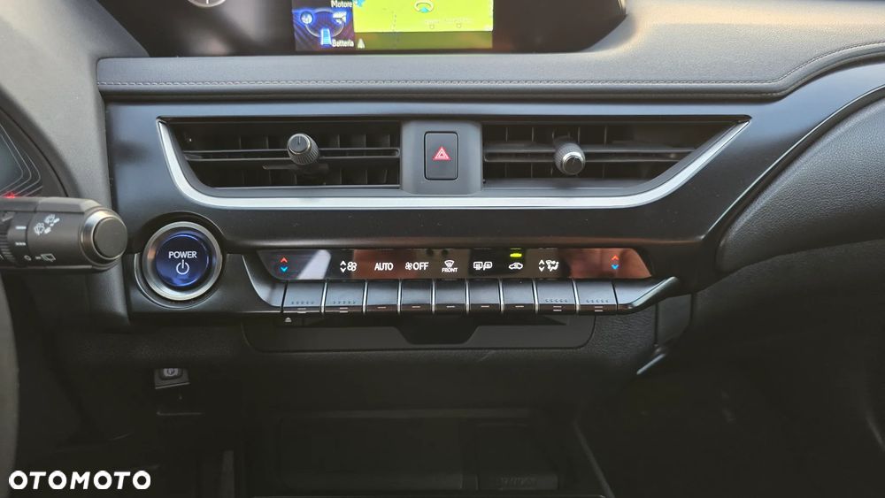 Lexus UX - 14