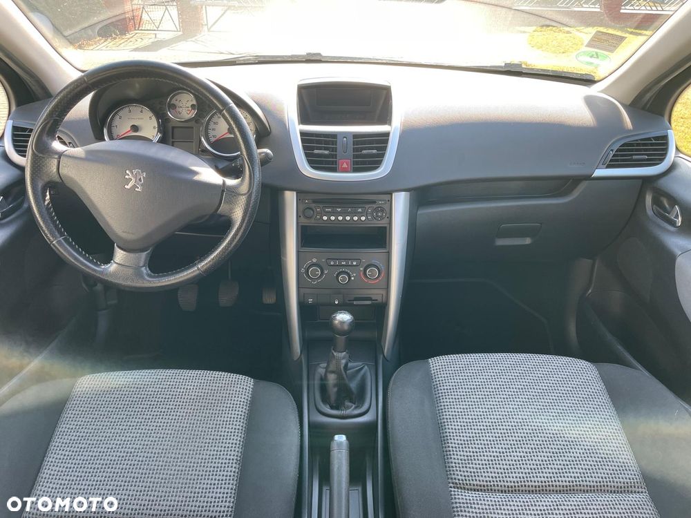 Peugeot 207 1.4 - 7