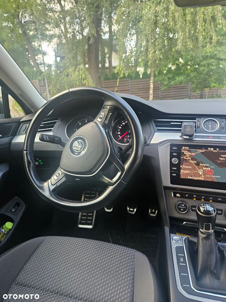 Volkswagen Passat - 15