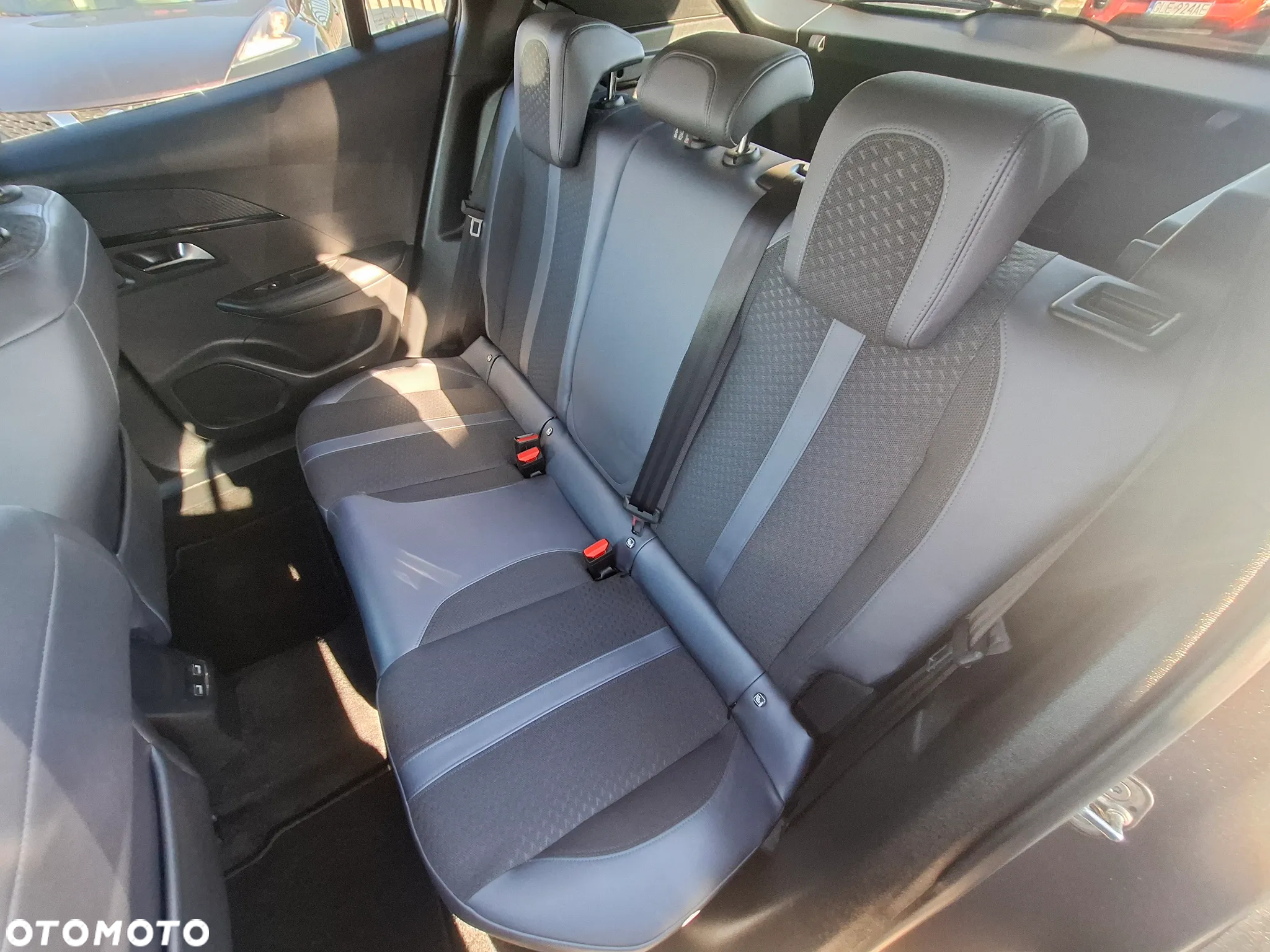 Peugeot 2008 PureTech 130 Allure - 16