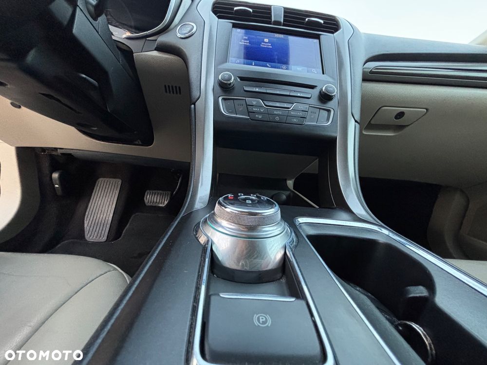 Ford Fusion 2.0 EcoBoost Titanium - 28