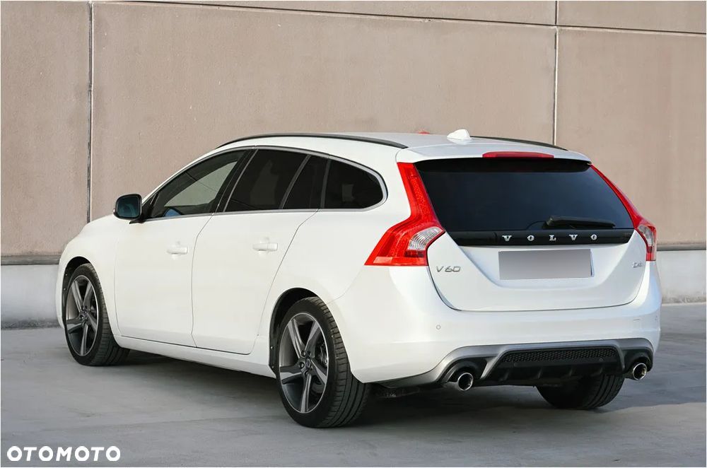 Volvo V60 D4 R-Design - 17