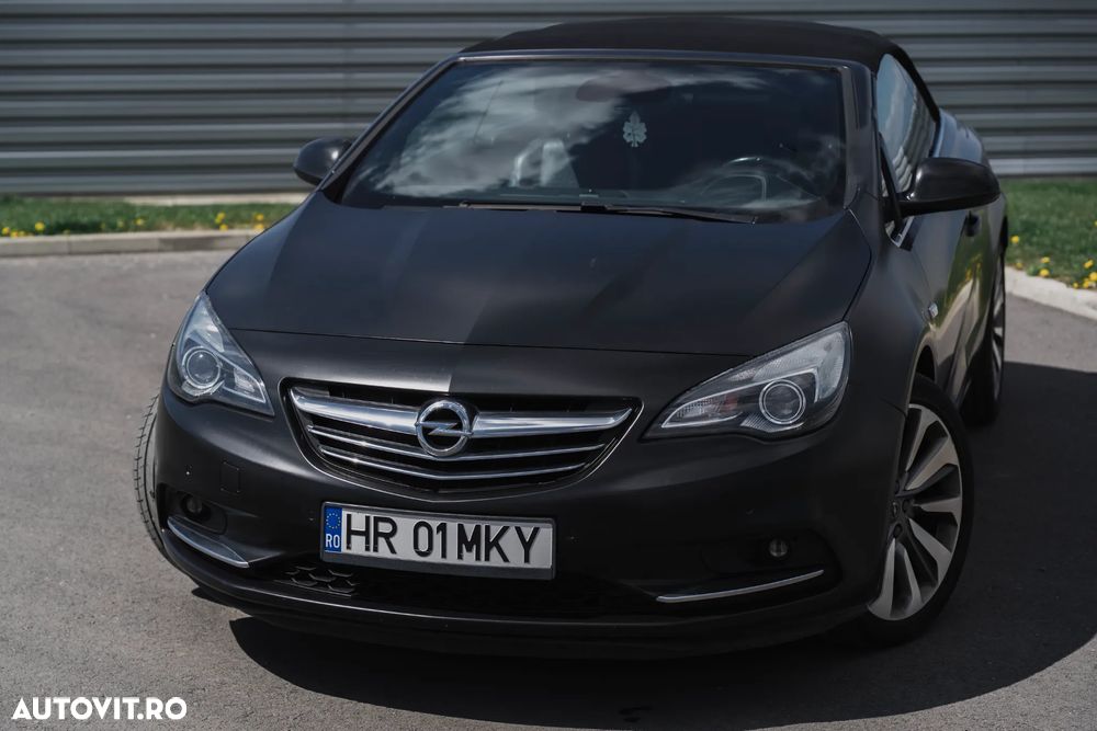 Opel Cascada 1.6 Turbo ECOTEC Start/Stop Cabriolet - 2