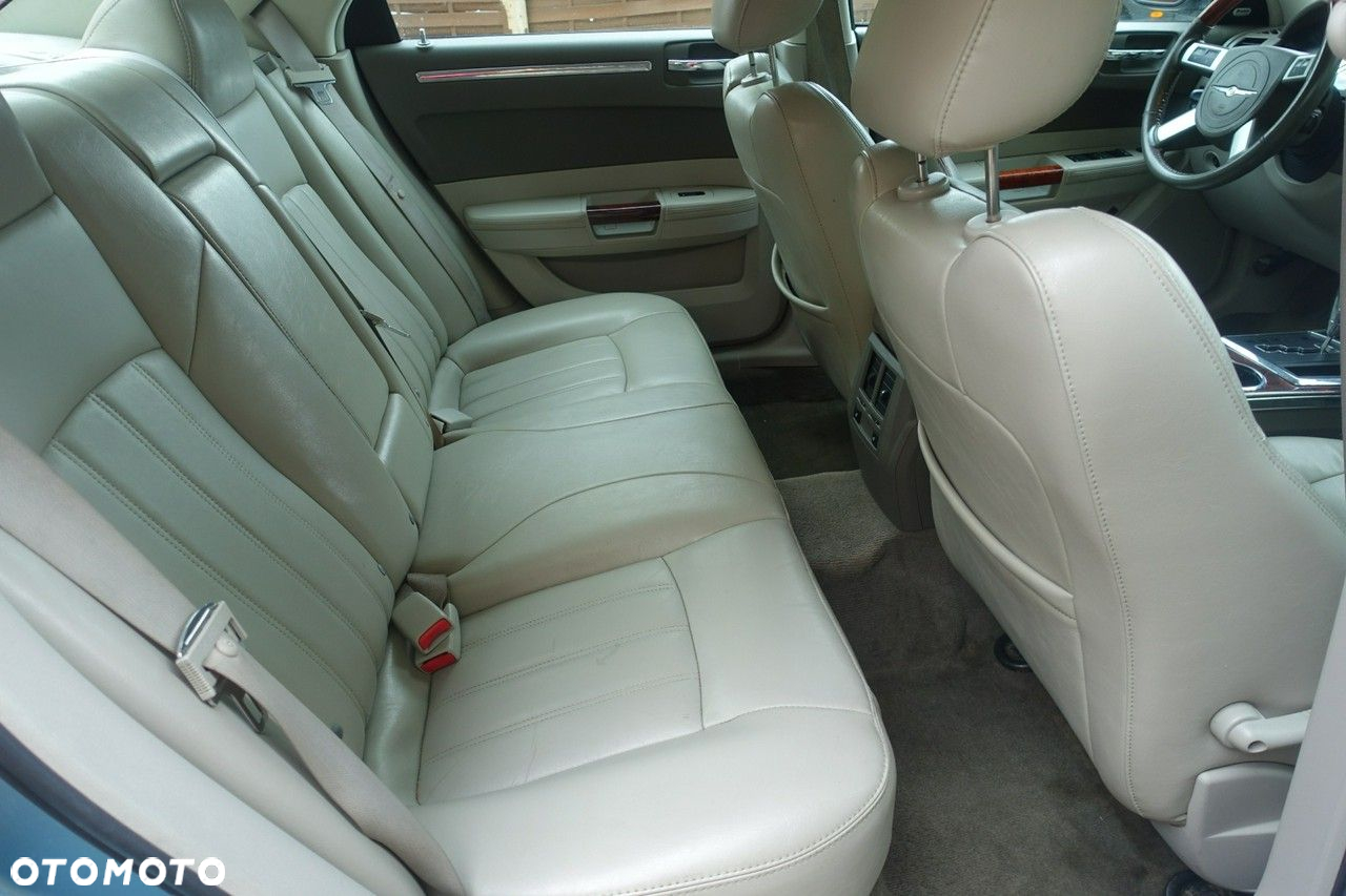 Chrysler 300C - 12