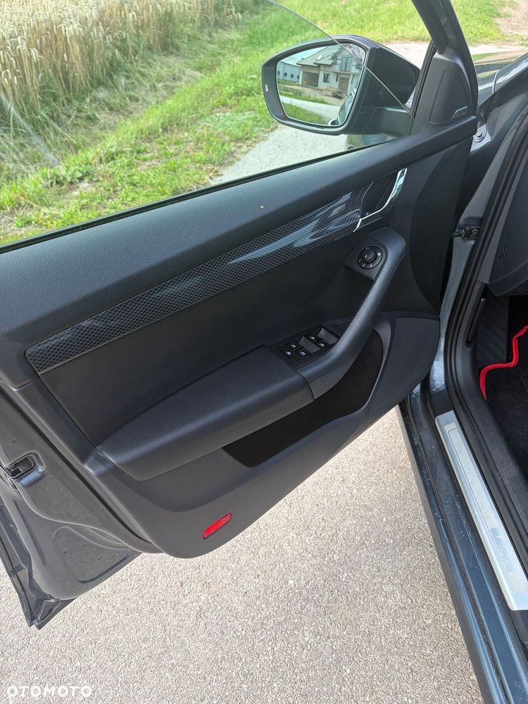 Skoda Octavia 2.0 TDI RS DSG - 32