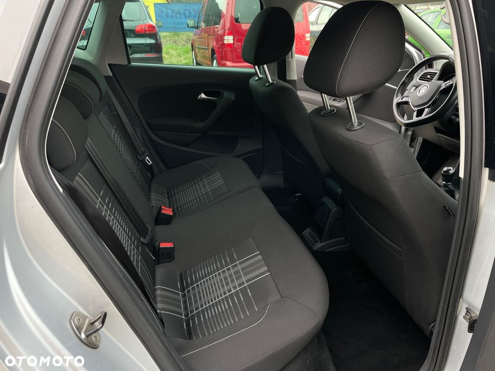 Volkswagen Polo 1.4 TDI Blue Motion Technology Lounge - 16