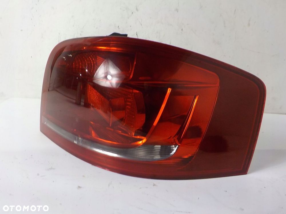 AUDI A3 II 8P LIFT LAMPA PRAWA TYŁ TYLNA UK 8P4945096E - 2