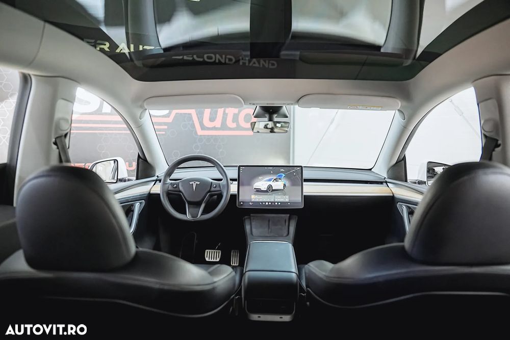 Tesla Model Y - 9