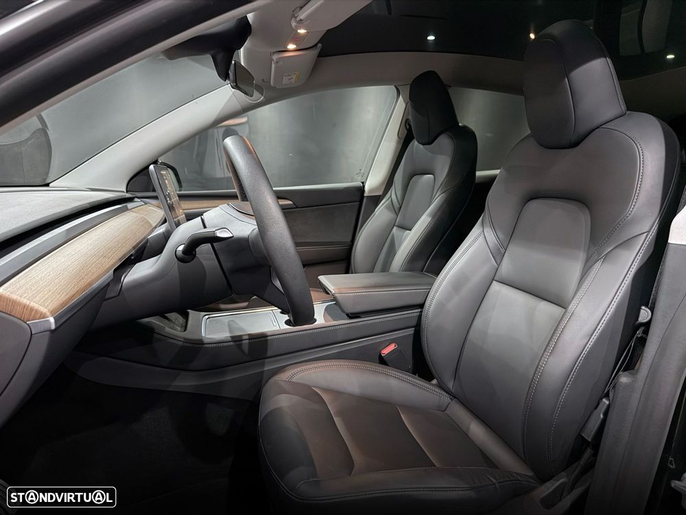 Tesla Model Y Performance Dual Motor AWD - 17