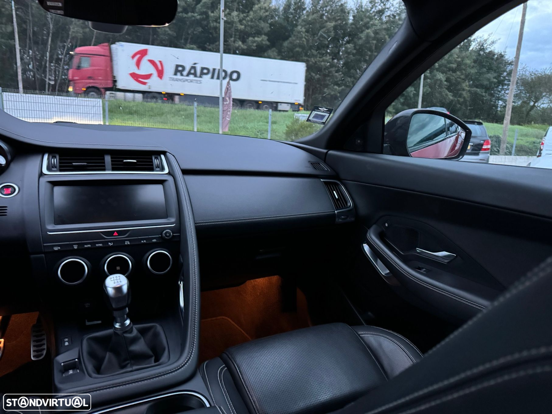 Jaguar E-Pace 2.0 i4D R-Dynamic - 10