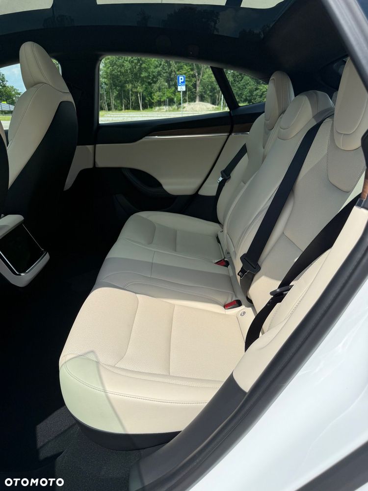 Tesla Model S - 10