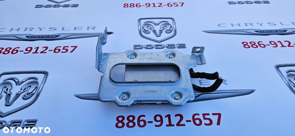 Chrysler Pacifica 2016- wzmacniacz z kostkami 68391313AB - 2