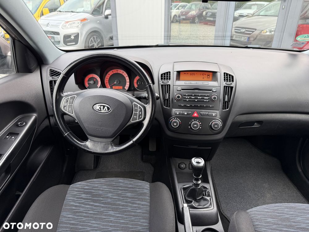 Kia Ceed - 13