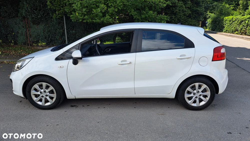 Kia Rio 1.2 L - 6