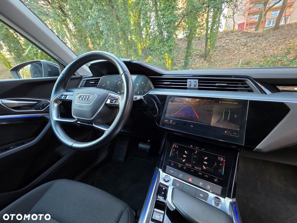 Audi e-tron - 7