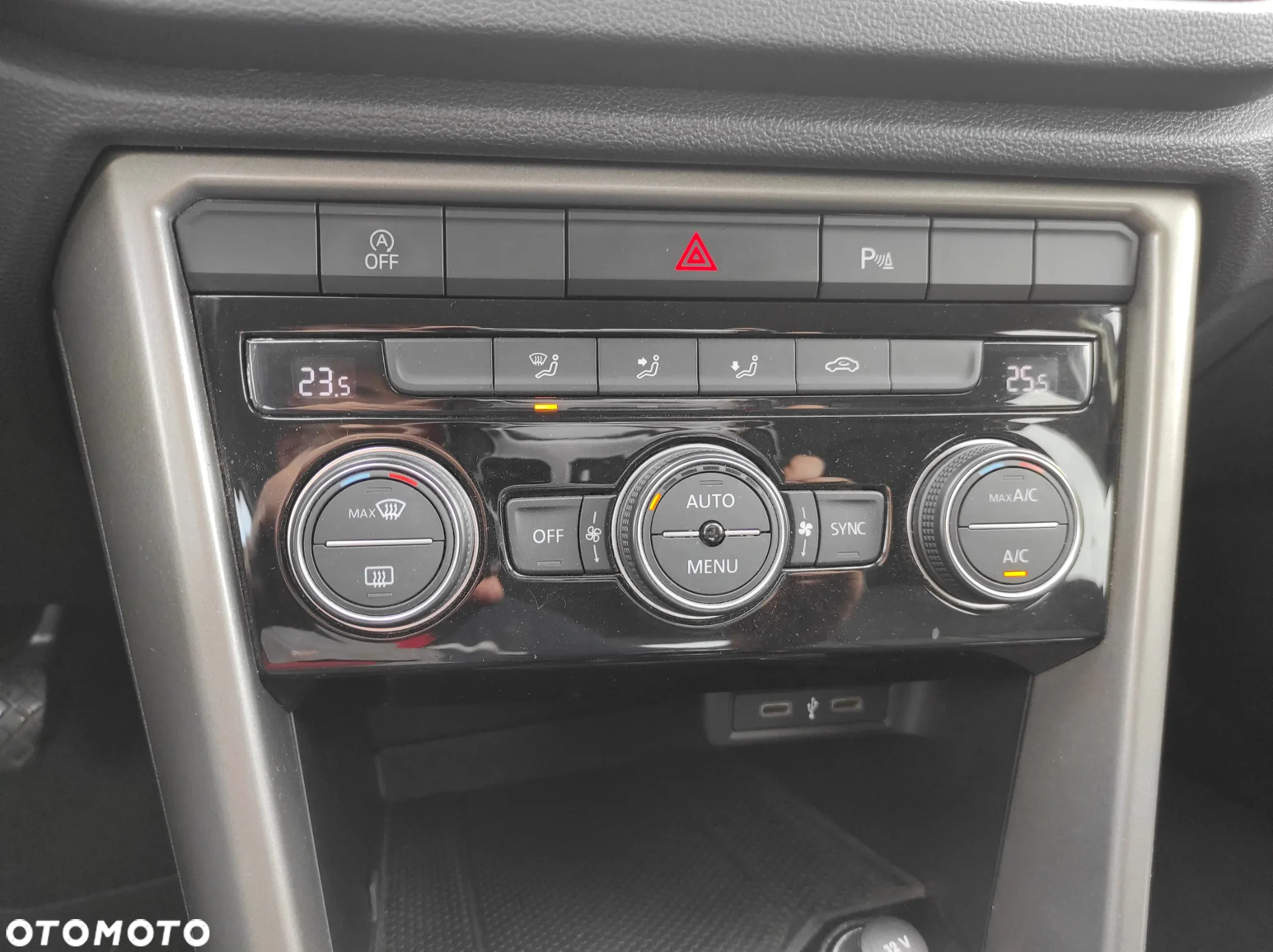 Volkswagen T-Roc - 23