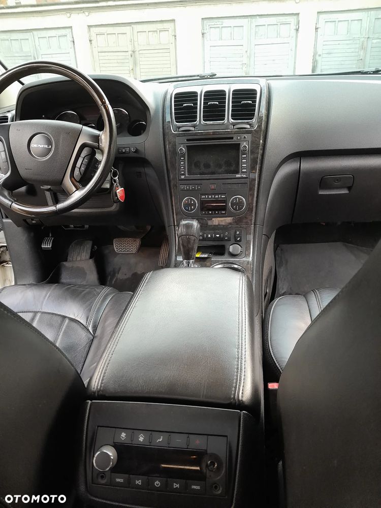 GMC Acadia - 14