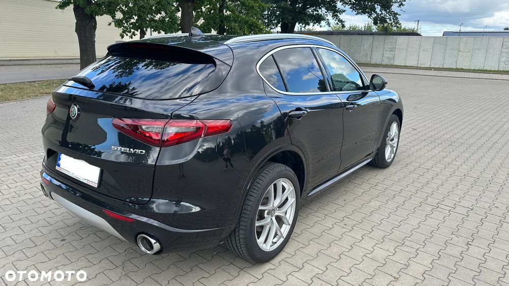 Alfa Romeo Stelvio 2.0 Turbo 16V AT8-Q4 Veloce - 4