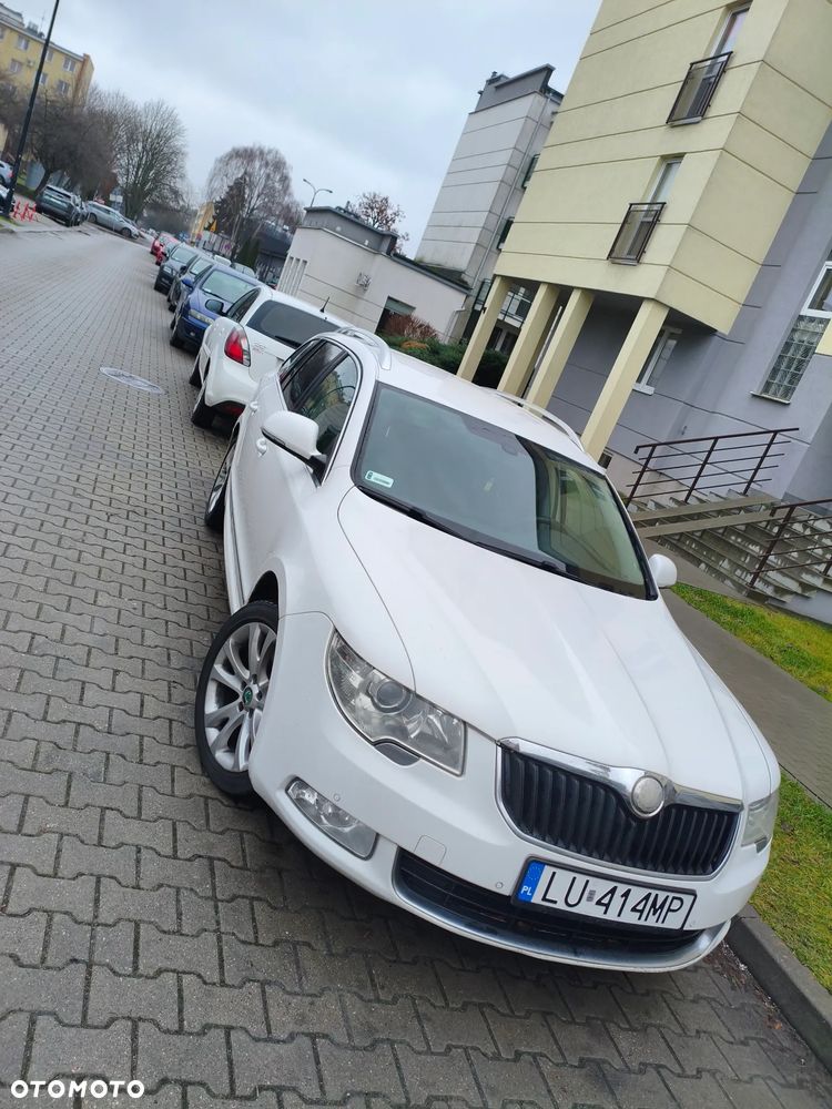 Skoda Superb 2011 photo 2