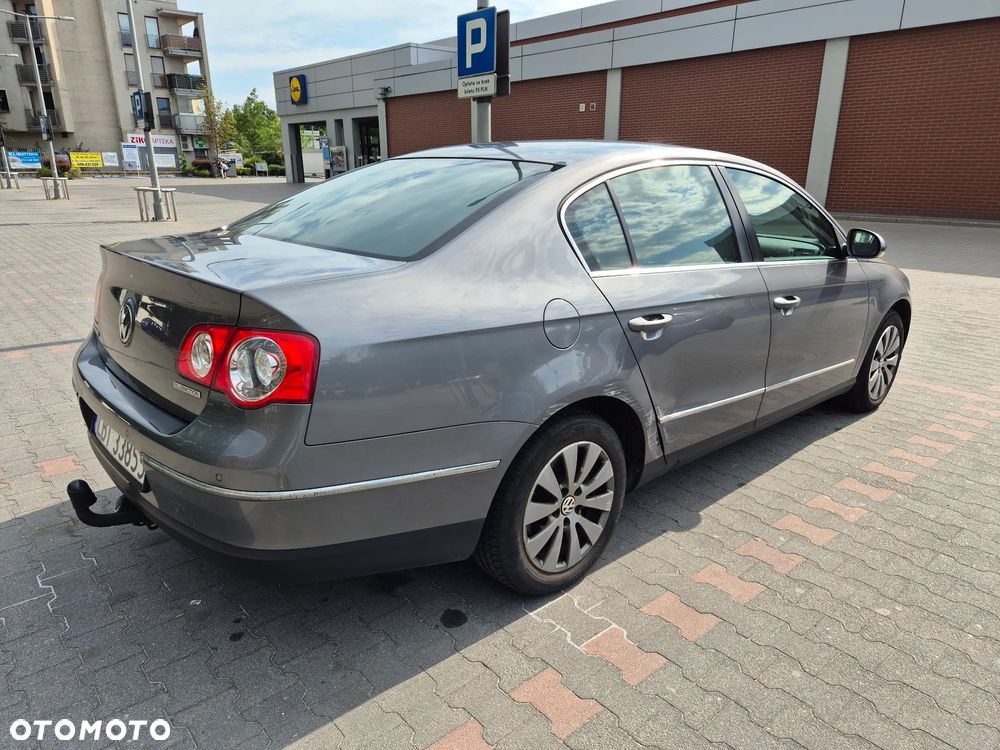 Volkswagen Passat 1.9 TDI DPF BlueMotion - 5