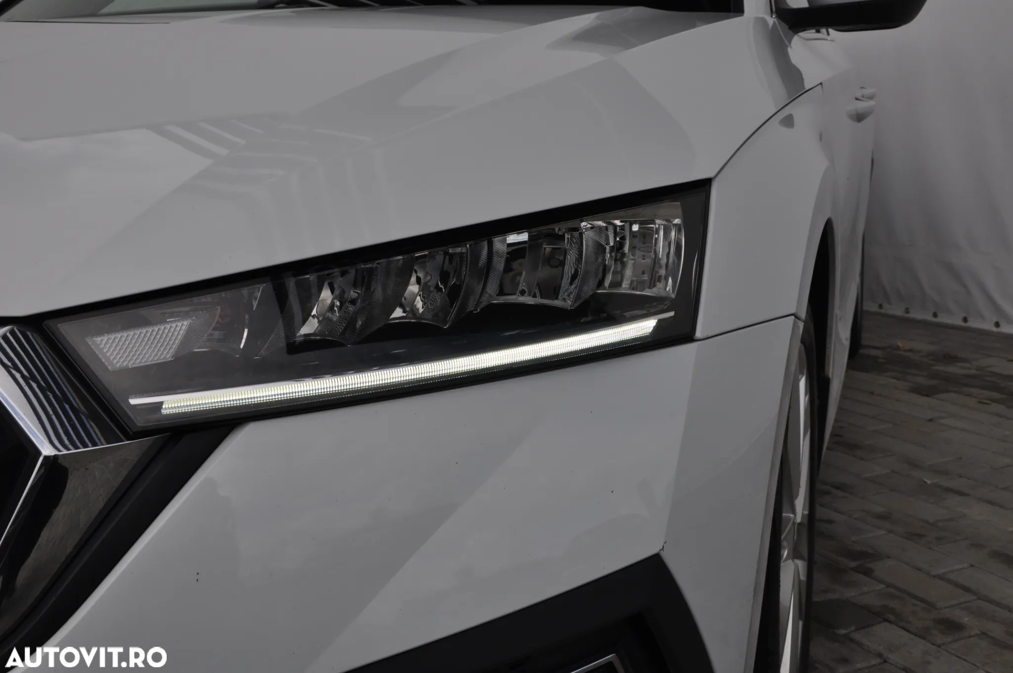 Skoda Octavia Combi 2.0 TDI DSG Ambition - 9